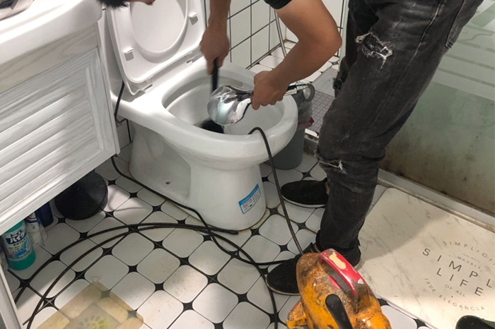 大同马桶堵塞自己疏通还是找师傅?专业上门服务让你省时更省心